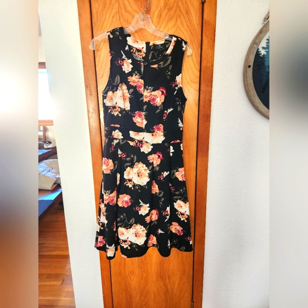 Womens floral dress, large with Pockets